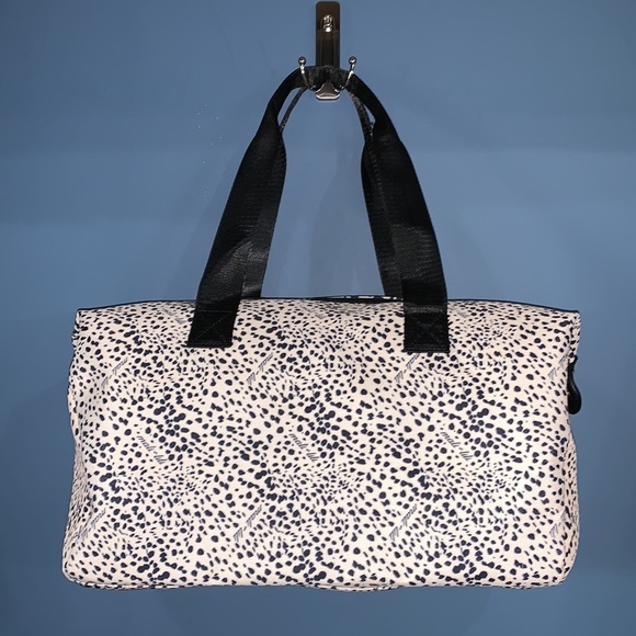Weekend bag Cream and black print weekender bag by Mali + Lili - Picture 2 of 9